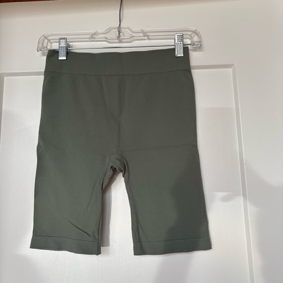 3-pack ⭐️ Free People Multicolor Biker Shorts Trio - Picture 3 of 5